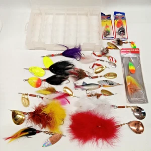 TACKLEBOX FULL 20 LARGE MEPPS MUSKY KILLER MARABOU BUCHERTAIL & MORE SPINNER - Bild 1 von 7