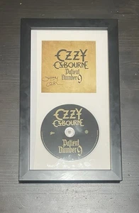 Ozzy Osbourne Firmado Paciente Enmarcado Número 9 Autógrafo BLACK SABBATH - Imagen 1 de 2