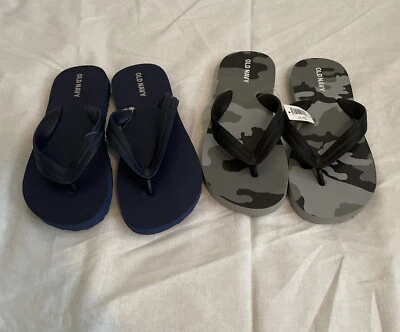 Lote 2 Sandálias Chinelos Old Navy Tamanho 12 - 13 Meninos Cinza Camuflagem Azul Verão - Imagem 1 de 4