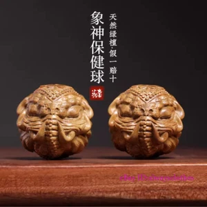5cm Hand Carved Green Sandalwood Netsuke: A Pair of Elephant God Health Ball - Picture 1 of 2