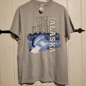 Gilden Mens Shirt Fraphic Tee Alaska Fishing Short Sleeve Size Medium - Picture 1 of 4