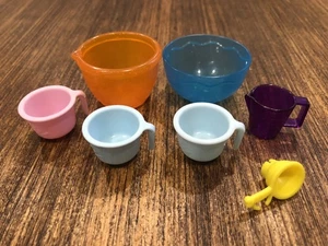 Barbie Mattel Puppenhaus Diorama Puppe Kochen Rührschüsseln Messbecher Küche - Bild 1 von 5