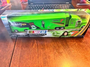 Danica Patrick Nascar Authentics Hauler 1:64 - Bild 1 von 2