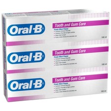 Oral-B Tooth and Gum Care Toothpaste - Fresh Mint 300ml (3 pieces)