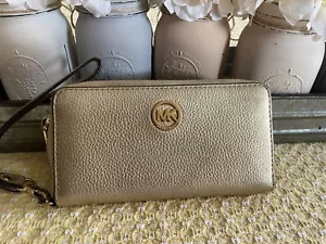Michael Kors Wristlet - Picture 1 of 3