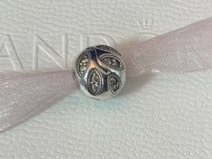 Neu ohne Etikett Pandora Sterlingsilber Funkelnde Blätter Clip 791416CZ - Bild 1 von 3