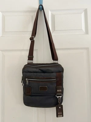 Bolso Bandolera Mensajero TUMI Hickory Lona Alpha Bravo Annapolis Cremallera Solapa Foto 1 de 4