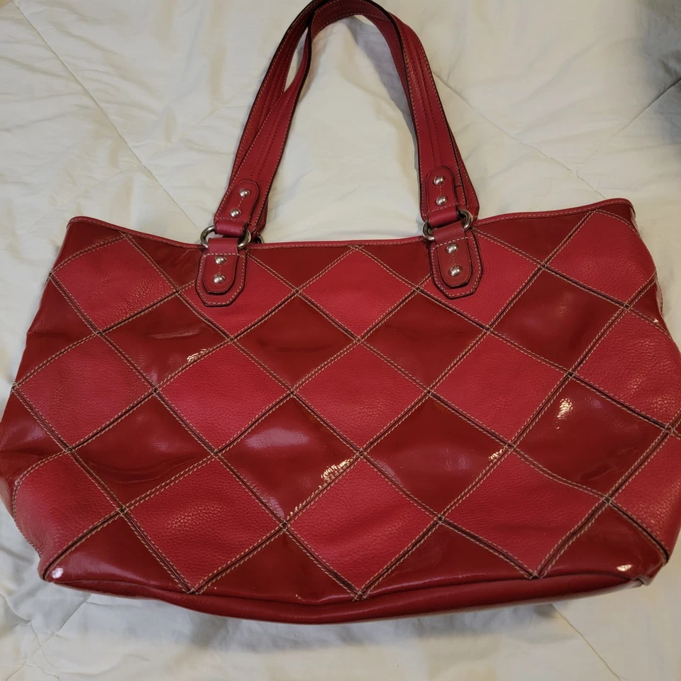 Bolso de Hombro Tignanello Rojo Cuero a Cuadros 18x11 Cierre Superior Magnético Foto 1 de 4