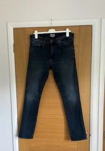 Tommy Men’s Austin, Slim Tapered Jeans in a Size 32/32 - Picture 1 of 5