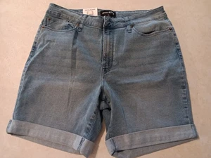 DKNY Jeans Women's 7" Cuffed Shorts Stretch NWT Denim 10 Light Blue (A) - Picture 1 of 8