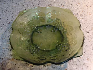 Anchor Hocking Green Serving Dish Bowl Raised Grapes Design Roundish - Picture 1 of 10