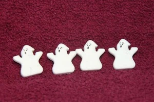 Novelty Button (new) 7/8" (4) WHITE GHOSTS - Picture 1 of 1