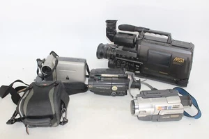 Caméras vidéo vintage F x5 inc. Panasonic MS1, Sony Handycam etc - non testées - Photo 1/17