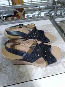 Clarks Womens 9.5 M Black Leather Cork Wedges 3.75" 65359 - Picture 1 of 6