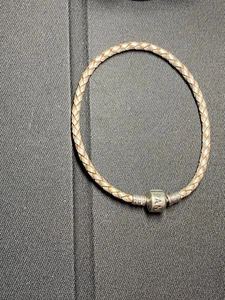Pulsera individual de cuero champán para hasta 8 pulgadas - Imagen 1 de 9