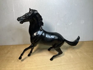 Cavallo stallone nero in plastica dura vintage (anni '50' o '60) lungo 12" alto 9,5" - Foto 1 di 19