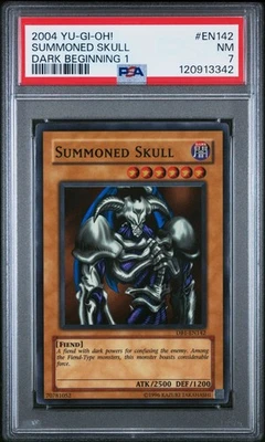 PSA 7 2004 YU-GI-OH! DARK BEGINNING 1SUMMONED SKULL EN142 ✅ GRADEDGEEKZ 🔥 👀👀 - Image 1 of 3