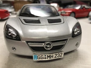 Maisto Opel Speedster Silver (Die-cast - 1:18 Scale) - Picture 1 of 10