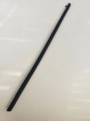 Nissan Versa 2010 moldura exterior trasera derecha OEM Foto 1 de 4