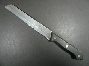Coltello da pane dentellato vintage tedesco a fessura Rostfrei lama 71/2" senza raso - Foto 1 di 6