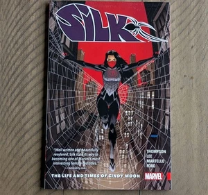 Silk Vol. 0 Novela gráfica The Life and Times of Cindy Moon Marvel - Imagen 1 de 3