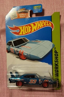 Hot Wheels Super Treasure Hunt 2015 Plymouth Superbird '70 Rare with Protector - Image 1 of 4