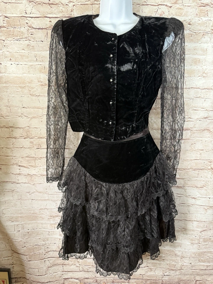 Conjunto de vestido de formatura vintage anos 80 preto renda veludo saia gótico caprichoso tamanho 7 - Imagem 1 de 4