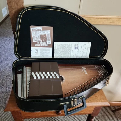 1970’s  Oscar Schmidt Autoharp 21 Chords C/R With Case - Image 1 of 4