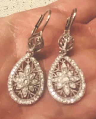 PENDIENTES COLGANTES DE DIAMANTES DE ORO BLANCO DE 18K FORTUNOFF MOTIVO DE ENCAJE CIERRE DE PALANCA .50 ct. Usados en Excelente Condición Foto 1 de 4