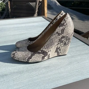 Aerosoles BANDWAGON Pump 7.5 Natural Snakeskin Print Wrapped Wedge HEEL REST - Picture 1 of 10