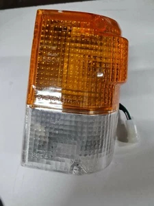 Mitsubishi Pajero/Montero 1982-1992 front flasher with parking lamp Left - Picture 1 of 2