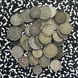 Lote de 40 monedas de plata del mundo surtidas lote #GB174 110g - Imagen 1 de 4