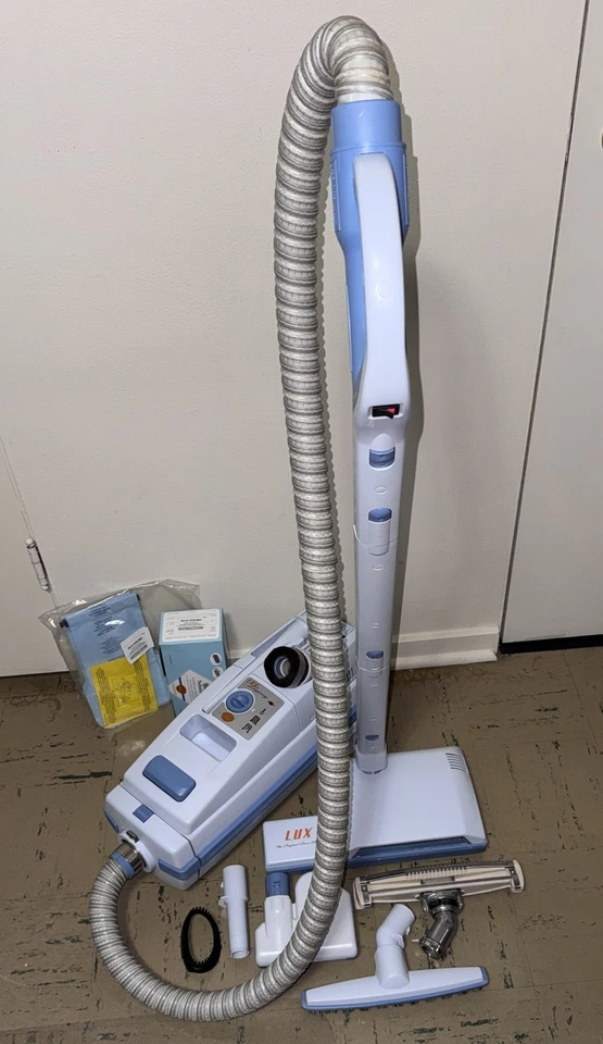 Aspiradora de bote Aerus Electrolux Lux Legacy C153C con accesorios EXCEPCIONAL Foto 1 de 4