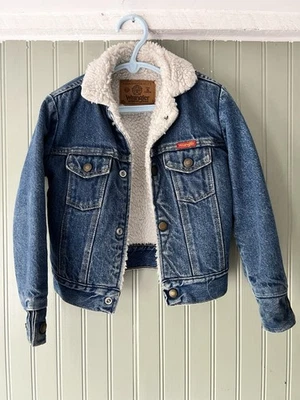 Chaqueta de mezclilla forrada de lana Wrangler Sherpa de colección talla 4-5 Foto 1 de 4
