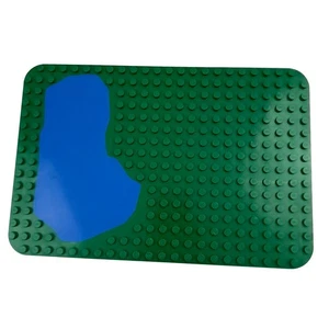 Lego Duplo 16x24 Base Ufficiale 2296pb01 Erba Verde con Modello Stagno 2296 - Foto 1 di 7