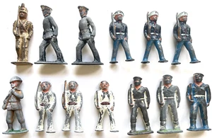 LOTE DE 13 SOLDADOS Y MARINEROS DE JUGUETE DE PLOMO ORIGINALES VINTAGE SURTIDOS SIN MARCA - Imagen 1 de 14