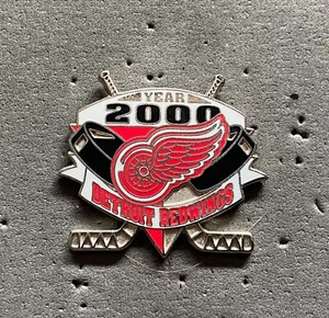 Detroit Red Wings Year 2000 NHL Hockey Pin - Imagen 1 de 1