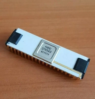 NEC D765AD 8-bit Microcontroller 64x8 RAM is 1kx8 UV EPROM 21v dip-40 Gold Chip. - Image 1 of 2