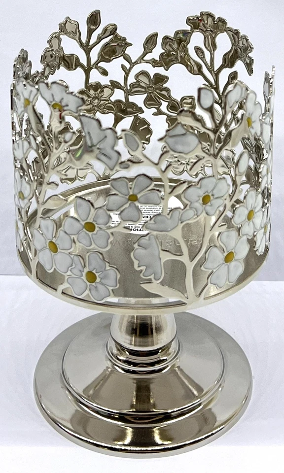 🪻White Flower Petals with Yellow Center Pedestal Candle Holder Sleeve B&BW 🪻 - Image 1 of 1