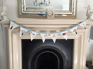 BLUE BEACH HUTS SEASIDE FRYETT'S FABRIC BUNTING 200 CM 8 FLAGS 12 CM X 15 CM - Picture 1 of 4
