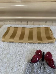 Nuevo sin etiquetas Juego de 4 Rayas de Mesa de Cóctel de Tela Dorada - Imagen 1 de 4