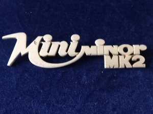 MINI MINOR MK2 SIGLA SCRITTA FREGIO STEMMA - Picture 1 of 2