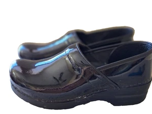 Zuecos profesionales DANSKO charol negro para mujer talla 40 EE. UU. 9 - Imagen 1 de 19