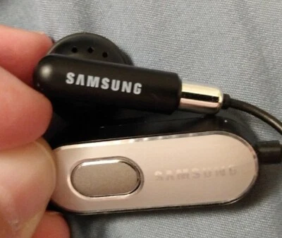 Samsung OEM Headset Earphone AAEP302SBE for E900 E908 T629 T619 X820 X828 A707 - Image 1 of 3