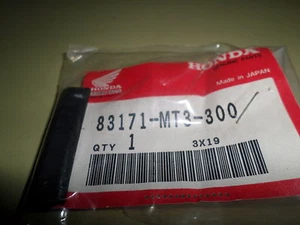 Nuevo de lote antiguo Honda OEM Protector de goma CB750 CT600 ST1100 83171-MT3-300 - Imagen 1 de 4
