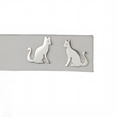 Aretes de plata de ley 925 maciza dulce gato sentado, mariposa Foto 1 de 4