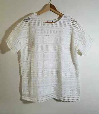 Nuevo con etiquetas Top Vince Geo de encaje superpuesto manga corta en blanco roto talla M $295 Foto 1 de 4