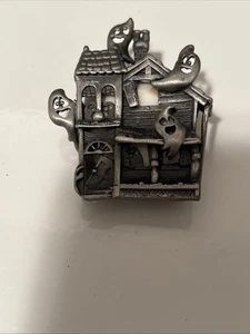 Vintage Halloween Pin/Brooch ~ 1.5”x 2” Wide ~ Haunted House w/Ghosts - Picture 1 of 3