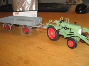 Spur 0: Schuco ??, Traktor mit Anhänger plus 150 gr. Juweela Kartoffeln - Bild 1 von 3