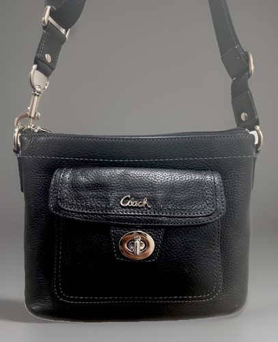 Borsa a tracolla Coach in pelle nera con ciottoli chiusura girevole zip pulita e condizionata